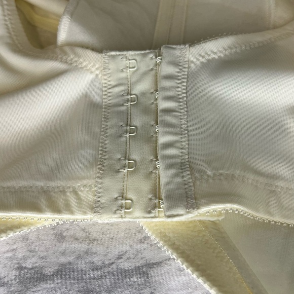 NWT Aviana Women’s Cream Color Bra 23532CL Y3 60825 - Picture 4 of 6